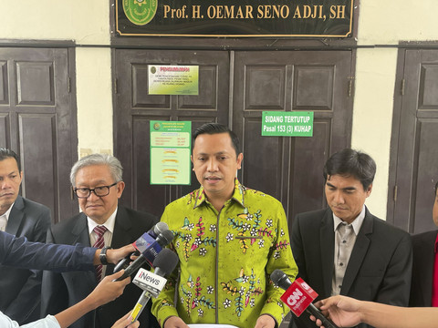 Tim kuasa hukum Sekjen PDIP Hasto Kristiyanto jelang sidang praperadilan melawan KPK terkait kasus dugaan suap, di Pengadilan Negeri Jakarta Selatan, Senin (10/3/2025).. Foto: Fadhil Pramudya/kumparan