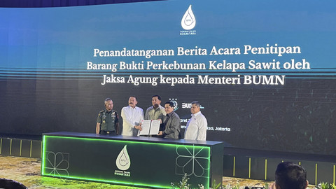 Kejagung resmi serahkan 221 ribu hektare lahan perkebunan sawit ke PT Agrinas Palma Nusantara, hasil sitaan kasus dugaan korupsi PT Duta Palma Group, Senin (10/3/2025). Foto:  Fariza/kumparan