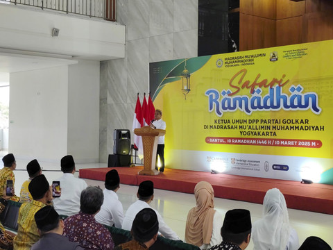 Ketum Partai Golkar Bahlil Lahadalia saat di acara Safari Ramadan Partai Golkar di Madrasah Mualimin Muhammadiyah di Sedayu, Kabupaten Bantul, Senin (10/3/2025). Foto: Arfiansyah Panji Purnandaru/kumparan