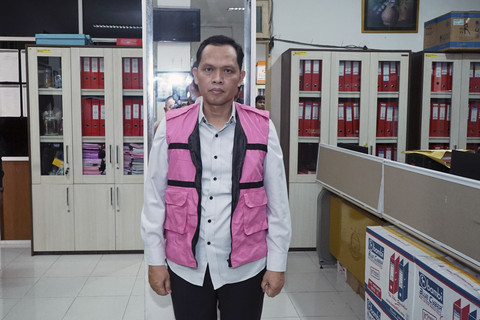 Kadis Pariwisata dan Ekonomi Kreatif Sumut Zumri Sulthony ditangkap Kejati Sumut. Foto: Dok. Kejati Sumut