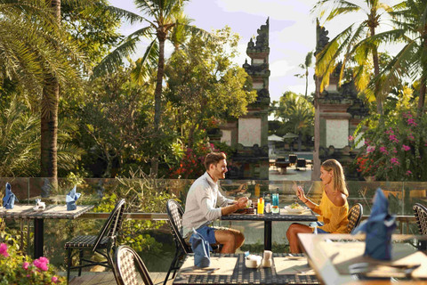Padma Hotel Resort menawarkan kuliner yang menggugah selera berupa hidangan prasmanan lezat dengan sajian internasional. Foto: dok. Padma Resort Legian