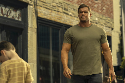 Prime Video telah merilis serial Reacher Season 3 yang tayang setiap hari Kamis, hingga 27 Maret. Alan Ritchson kembali memainkan karakter Reacher.  Foto: Dok. Prime Video