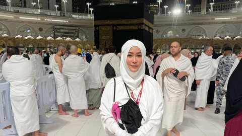 Inul Daratista jalani ibadah umrah. Foto: Instagram @inul.d