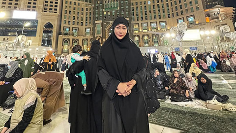Inul Daratista jalani ibadah umrah. Foto: Instagram @inul.d