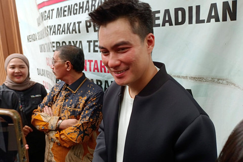 Baim Wong hadiri lanjutan sidang cerai di Pengadilan Agama Jakarta Selatan, Rabu (12/3/2025).   Foto: Aprilandika Pratama/kumparan