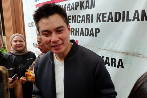 Baim Wong hadiri lanjutan sidang cerai di Pengadilan Agama Jakarta Selatan, Rabu (12/3/2025). Foto: Aprilandika Pratama/kumparan