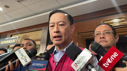 Thomas Trikasih Lembong atau Tom Lembong menjawab pertanyaan wartawan usai menjalani sidang pembacaan putusan sela terkait kasus dugaan korupsi importasi gula, di Pengadilan Tipikor Jakarta, Kamis (13/3/2025). Foto: Fadhil Pramudya/kumparan