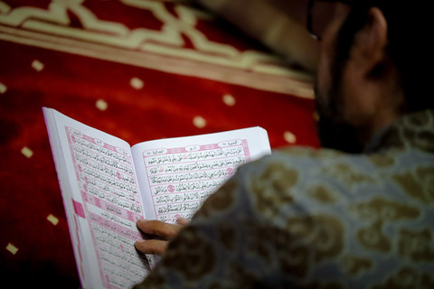 Umat Islam bertadarus Al Quran di Masjid Istiqlal, Jakarta, Kamis (13/3/2025). Foto: Jamal Ramadhan/kumparan