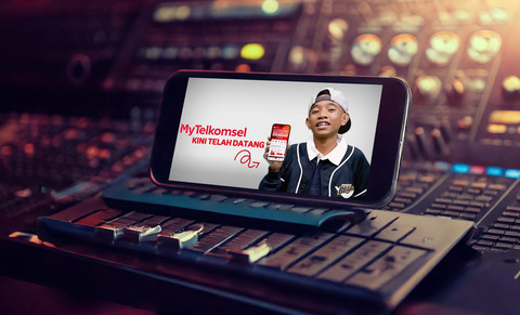 Rapper muda asal Kota Soe, Nusa Tenggara Timur (NTT) bernama Aldo jadi pemenang kompetisi #MyTelkomselCariRapper. Foto: Dok. Telkomsel