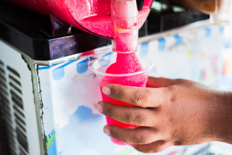 Ilustrasi minuman slushy untuk anak. Foto: Yupa Watchanakit/Shutterstock