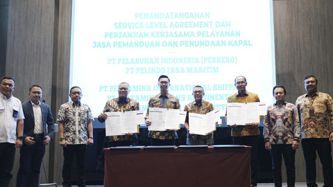 PT Pertamina International Shipping (PIS) menandatangani perpanjangan Service Level Agreement (SLA) bersama PT Pelindo (Persero), Kamis (13/3/2025). Foto: Dok. PIS