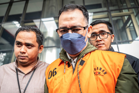 Tersangka kasus dugaan korupsi pemberian kredit oleh Lembaga Pembiyaan Ekspor Indonesia (LPEI) Direktur Utama PT Petro Energy Newin Nugroho keluar dari ruang pemeriksaan di Gedung Merah Putih KPK, Jakarta, Kamis (13/3/2025).  Foto: Bayu Pratama S/ANTARA FOTO