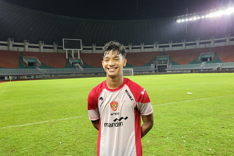 Pemain Timnas Indonesia U-17 Evandra Florasta saat mengikuti latihan di Stadion Pakansari, Kabupaten Bogor, Jawa Barat, Kamis (13/3/2025). Foto: Soni Insan Bagus/kumparan