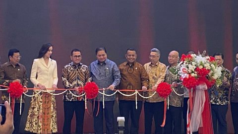 Menko Bidang Perekonomian Airlangga Hartarto meluncurkan BINA Diskon Lebaran 2025 di Lippo Mall Nusantara, Jakarta, Jumat (14/3/2025).  Foto: Muhammad Fhandra Hardiyon/kumparan