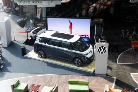 Mobil Volkswagen ID. Buzz Long Wheelbase, di acara The BUZZ Point (11-13/3) Foto: dok. Volkswagen Indonesia