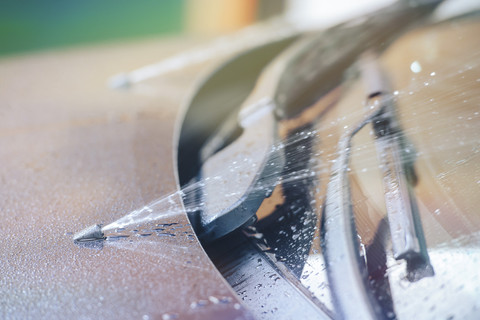 Ilustrasi air wiper. Foto: Shutterstock