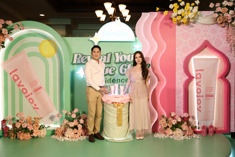 Konferensi pers peluncuran varian baru Let It Glow Daily Shine Tone-Up Body Serum dari Lavojoy di Shangri-La Jakarta, Selasa (11/3/2025). Foto: Lavojoy