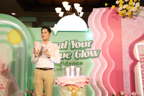 Konferensi pers peluncuran varian baru Let It Glow Daily Shine Tone-Up Body Serum dari Lavojoy di Shangri-La Jakarta, Selasa (11/3/2025). Foto: Lavojoy