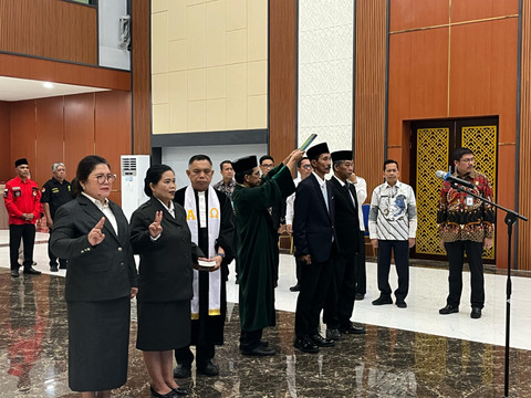 Pejabat Kanwil Kemenkum Kalbar saat dilantik untuk mengisi jabatan di Kementerian HAM di Kalimantan Tengah. Foto: Dok, Kanwil Kemenkum Kalbar