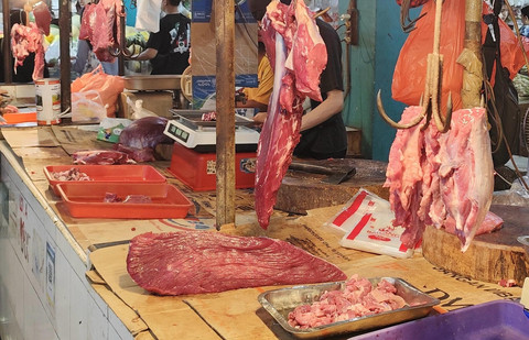 Stok daging sapi di Pasar Palmerah. Dok: Najma Ramadhanya/kumparan.