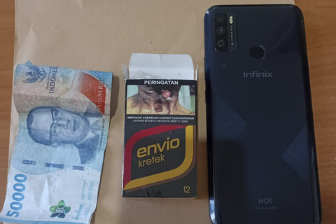 Barang bukti dari dua pelaku polisi gadungan di Tanah Abang, Jakpus.  Foto: Dok. Istimewa
