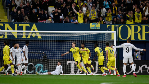 Selebrasi gol Juan Foyth saat Villarreal vs Real Madrid dalam laga lanjutan Liga Spanyol 2024/25 di Estadio de la Ceramica, Minggu (16/3) dini hari WIB. Foto: REUTERS/Pablo Morano