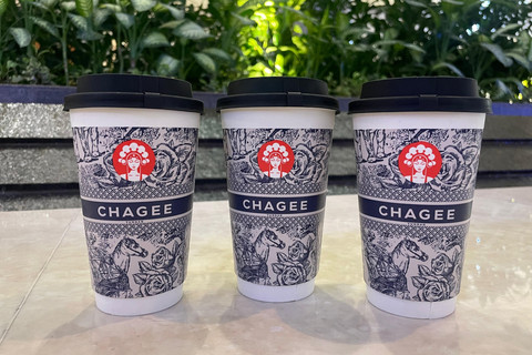 Minuman best seller dari CHAGEE, Jasmine Green Milk Tea. Foto: Salsha Okta Fairuz/kumparan