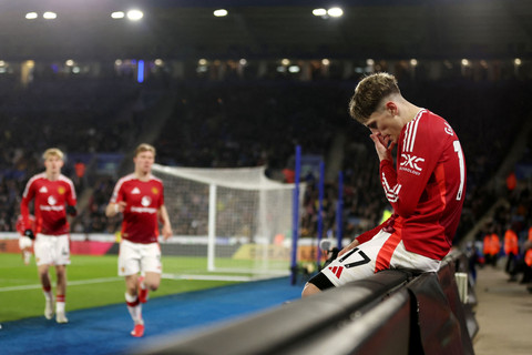 Selebrasi pemain Manchester United Alejandro Garnacho usai mencetak gol ke gawang Leicester City pada pertandingan Liga Inggris di Stadion King Power, Leicester, Inggris, Minggu (16/3/2025). Foto: Chris Radburn/REUTERS