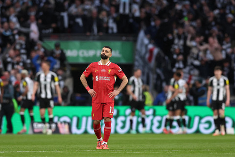 Ekspresi pemain Liverpool Mohamed Salah saat pemain Newcastle United mencetak gol pada pertandingan final Piala Liga Inggris di Stadion Wembley, London, Inggris, Minggu (16/3/2025). Foto: David Klein/REUTERS