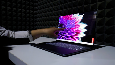 Lenovo Yoga Slim 7i Aura Edition. Foto: Kevin S. Kurnianto/kumparan