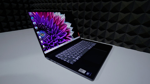 Lenovo Yoga Slim 7i Aura Edition. Foto: Kevin S. Kurnianto/kumparan