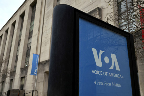 Gedung Voice of America (VOA) di Washington, D.C., Amerika Serikat. Foto: Annabelle Gordon/REUTERS