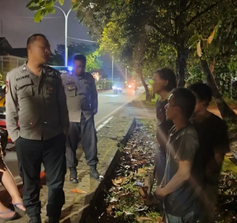 Polsek Pontianak Amankan Tiga Pria di Jalan Veteran, Senin 17 Maret 2025. Foto : Dok. Instagram Polsek Pontianak Selatan.