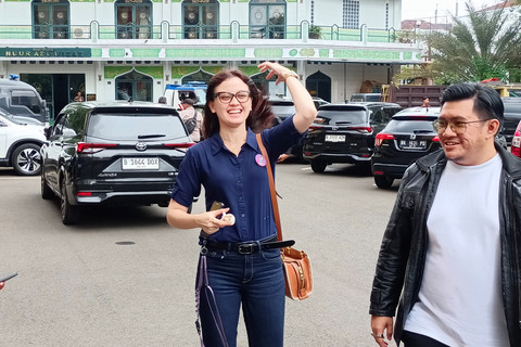 Artis Kimberly Ryder sambangi Polres Metro Jakarta Selatan, Senin (17/3/2025). Foto: Aprilandika Pratama/kumparan