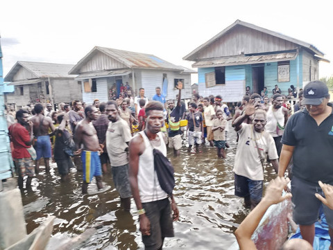 Kemensos mengirimkan bantuan kepada ribuan korban banjir rob di Kabupaten Merauke, Provinsi Papua Selatan. Foto: Dok. Kemensos