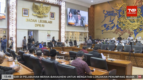 Suasana Baleg DPR RI gelar Rapat Pleno pengambilan keputusan RUU tentang Pelindungan Pekerja Migran Indoensia di Gedung Parlemen, Jakarta, Senin (17/3/2025). Foto: YouTube/ TVR Parlemen
