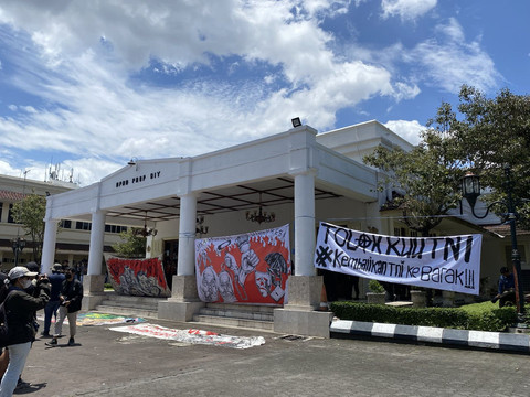 Foto: Aksi 'Jogja Memanggil' Tolak RUU TNI (6)