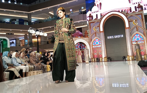 Indahnya Masjid Pink Iran Inspirasi Busana Muslim Chavvi Karya Desainer Surabaya