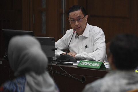 Terdakwa kasus dugaan korupsi impor gula Tom Lembong menanggapi keterangan saksi saat menjalani sidang lanjutan di Pengadilan Tipikor, Kamis (20/3/2025). Foto: Akbar Nugroho Gumay/ANTARA FOTO
