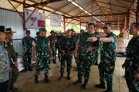 KSAD Jenderal Maruli tutup TMMD ke-123 di Morowalo. Foto: TNI AD