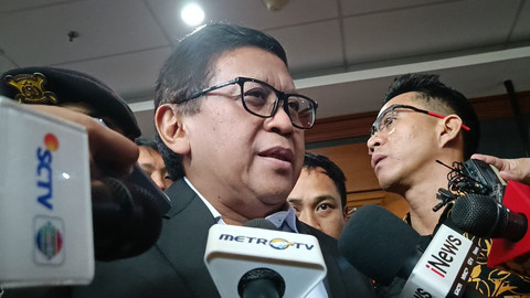 Sekjen PDIP Hasto Kristiyanto, di sela-sela istirahat sidang pembacaan nota keberatan atau eksepsi, di Pengadilan Tipikor Jakarta, Jumat (21/3/2025). Foto: Fadhil Pramudya/kumparan