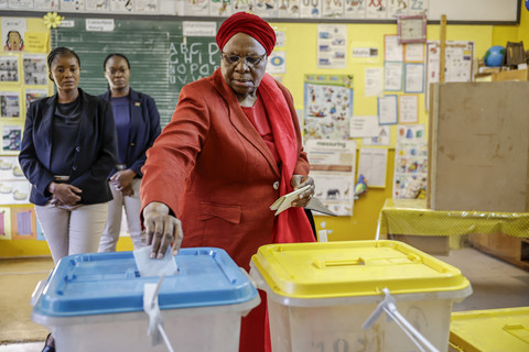 Presiden perempuan Namibia Nandi-Ndaitwah. Foto: Simon Maina / AFP