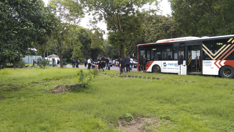 Kemensos mendampingi PMI korban perdagangan orang dari Myanmar yang tiba di Bandara Soekarno-Hatta. Foto: Dok. Kemensos