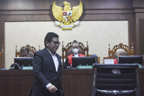 Sekjen DPP PDI Perjuangan Hasto Kristiyanto (tengah) menjalani sidang pembacaan eksepsi di Pengadilan Tipikor, Jakara Pusat, Jumat (21/3/2025).  Foto: Indrianto Eko Suwarso/ANTARA FOTO