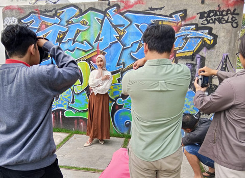 Melihat Keseruan Ngabuburit Fotografer di Surabaya, Berburu Foto Model