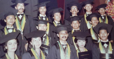 Foto Jokowi saat wisuda di UGM tahun 1985 Foto: Dok. ugm.ac.id