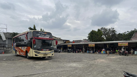 Suasana di terminal Lebak Bulus, Jakarta Selatan, Sabtu (22/3/2025).  Foto: Zamachsyari/kumparan