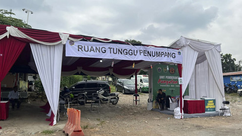 Suasana di terminal Lebak Bulus, Jakarta Selatan, Sabtu (22/3/2025).  Foto: Zamachsyari/kumparan
