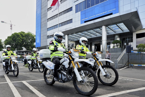Kakorlantas Polri Irjen Pol Drs. Agus Suryonugroho melepas tim Perwira Pengamat Wilayah (Pamatwil) Operasi Ketupat 2025 dalam mengamankan arus mudik dan balik Lebaran. Foto: Dok. Korlantas Polri