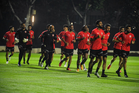 Pemain Timnas Bahrain melakukan latihan jelang pertandingan Kualifikasi Piala Dunia 2026 di Lapangan A, komplek GBK, Senayan, Sabtu (22/3/2025). Foto: Muhammad Adimaja/ANTARA FOTO